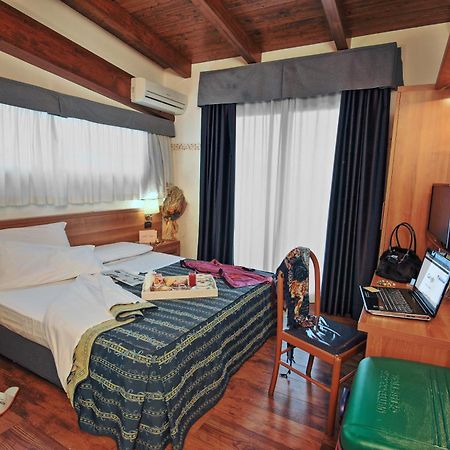 Hotel Aurora Wellness & Spa ทิโวลิ แตร์เม ภายนอก รูปภาพ