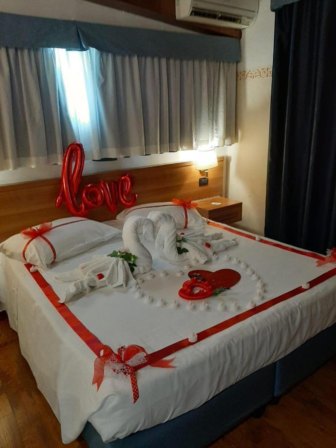 Hotel Aurora Wellness & Spa ทิโวลิ แตร์เม ภายนอก รูปภาพ