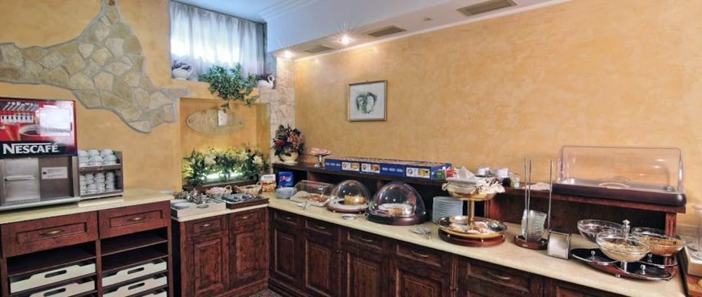 Hotel Aurora Wellness & Spa ทิโวลิ แตร์เม ภายนอก รูปภาพ